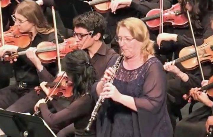 Marlen Vavr&#237;kova with the orchestra